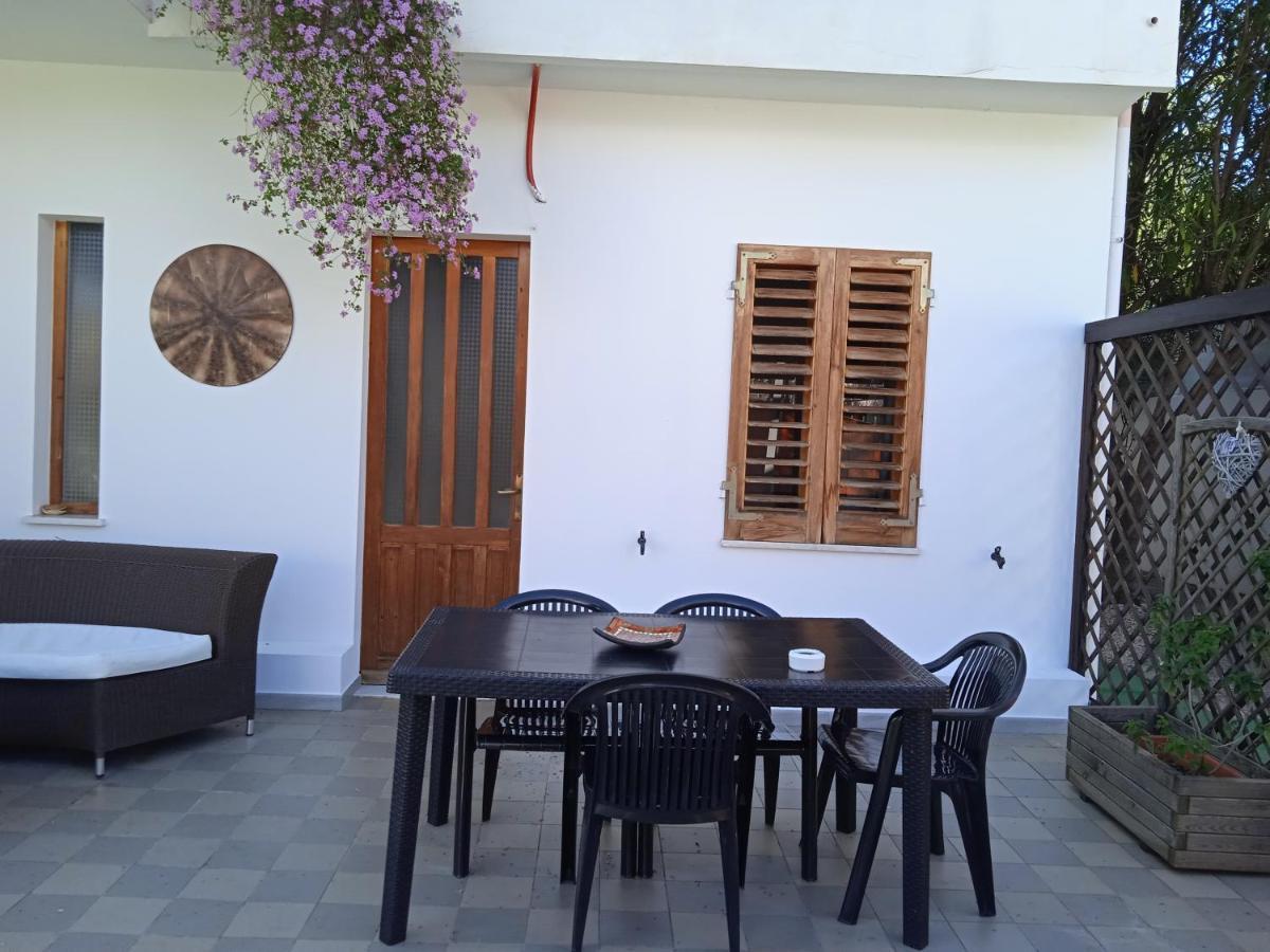 Guest House Oleandro Santa Maria Navarrese Exteriér fotografie