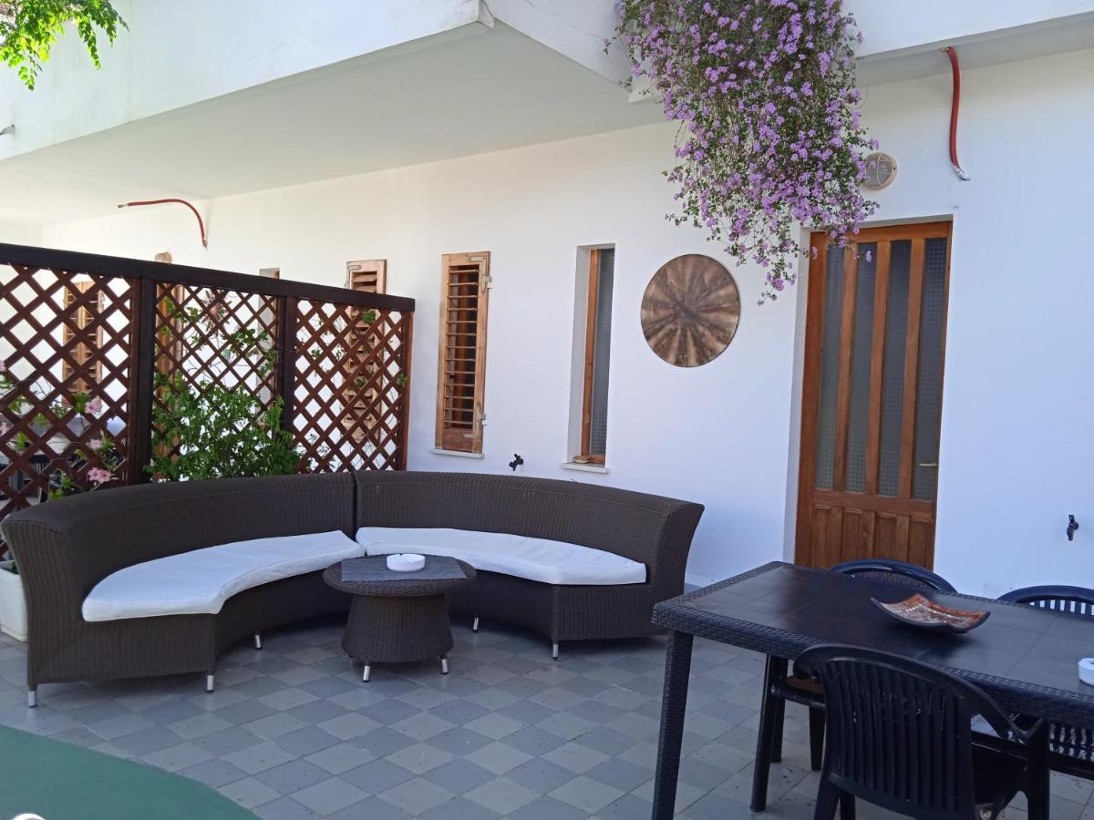 Guest House Oleandro Santa Maria Navarrese Exteriér fotografie
