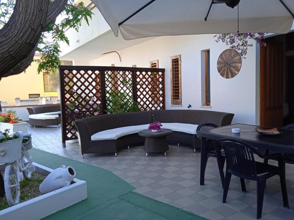 Guest House Oleandro Santa Maria Navarrese Exteriér fotografie